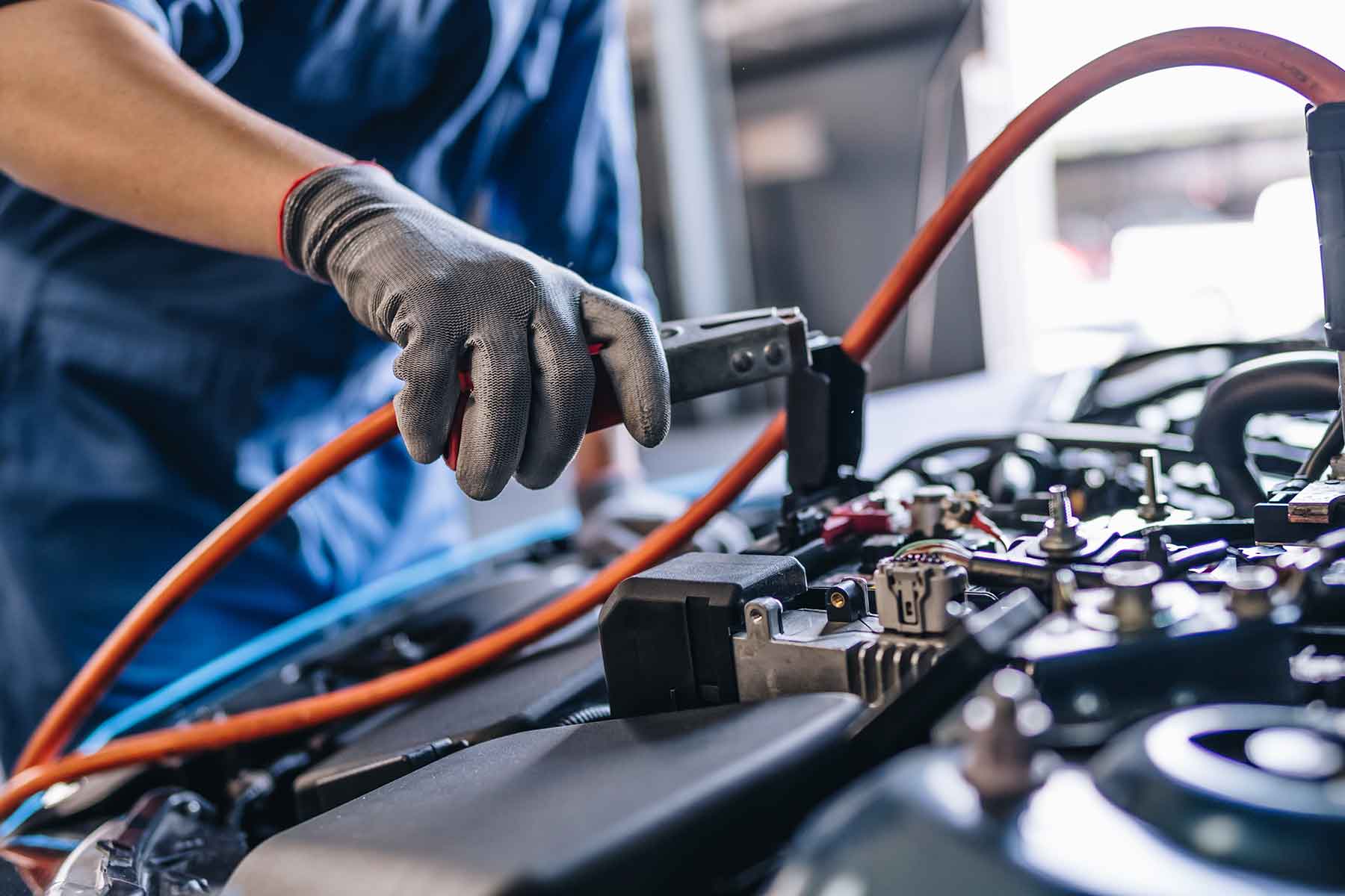 Riparazione auto ibride o elettriche